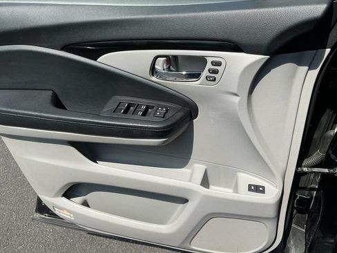 Used 2017 Honda Pilot Touring image 27