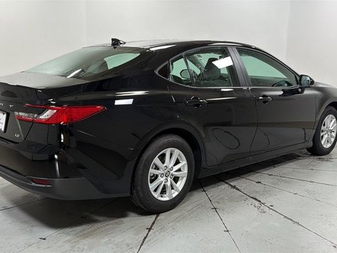 Used 2026 Toyota Camry LE w/ Convenience Package image 5