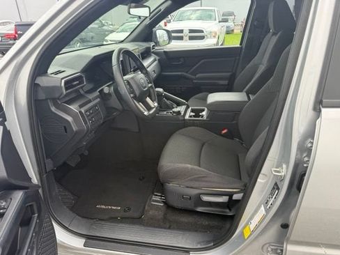 Used 2025 Toyota 4Runner SR5 AWD/4WD image 22