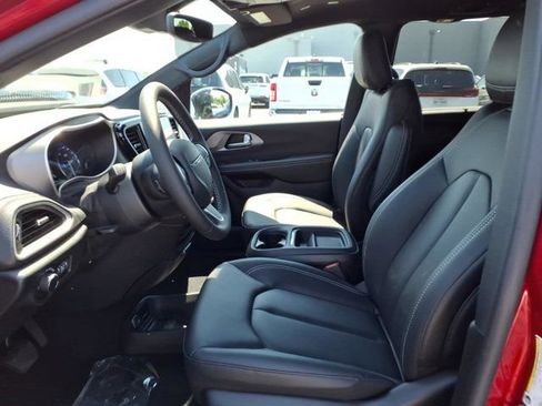 New 2027 Chrysler Pacifica Select AWD/4WD image 15