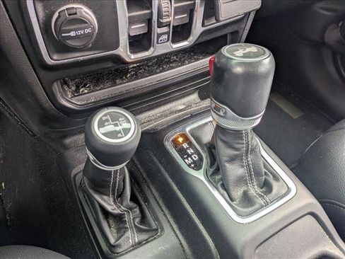 Used 2022 Jeep Wrangler Unlimited Sahara w/ Safety Group image 11