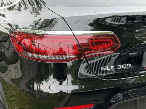 Used 2022 Mercedes-Benz GLC 300 4MATIC Coupe image 10