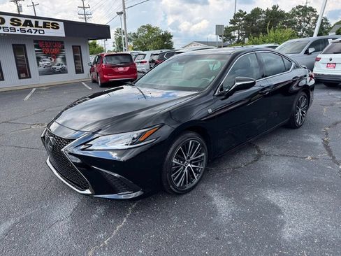 Used 2025 Lexus ES 300h F Sport FWD image 2
