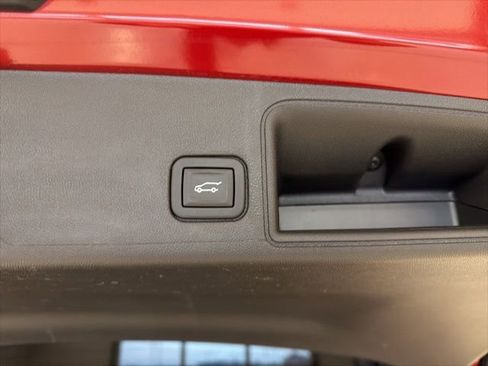 Used 2023 GMC Terrain SLE w/ Driver Convenience Package image 17