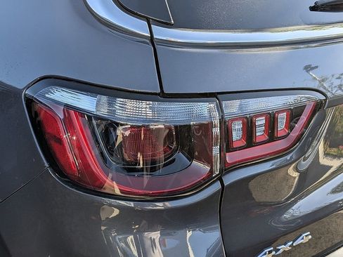 Used 2024 Jeep Compass Latitude image 5