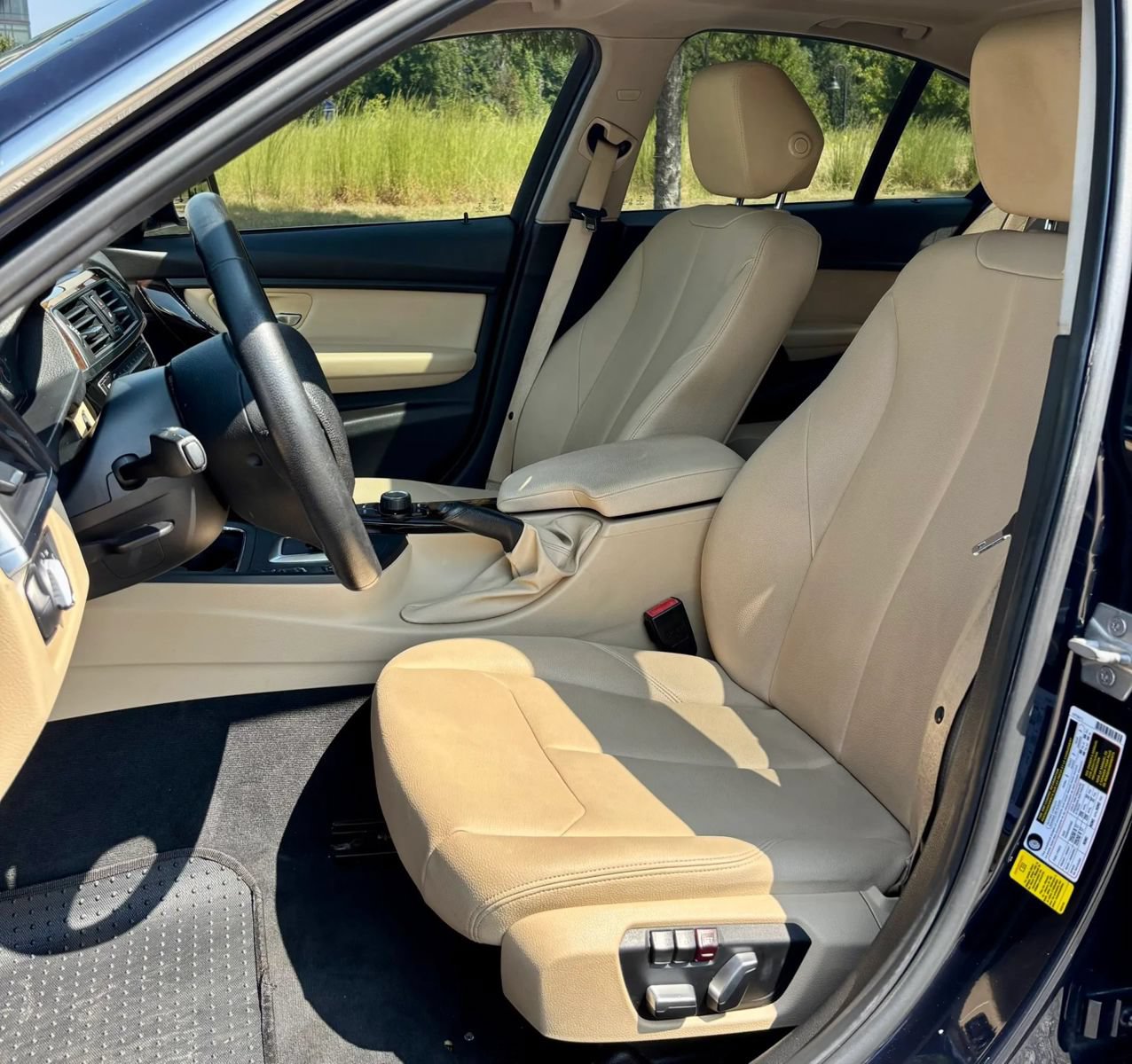 Used 2017 BMW 320i Sedan RWD image 10
