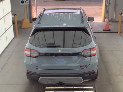 Used 2023 Honda Pilot TrailSport image 6