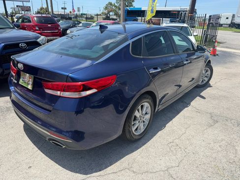 Used 2017 Kia Optima LX w/ Driver Convenience Package FWD image 4