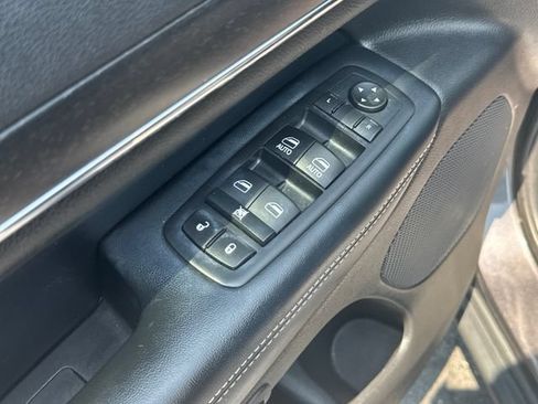 Used 2017 Jeep Grand Cherokee Limited AWD/4WD image 18