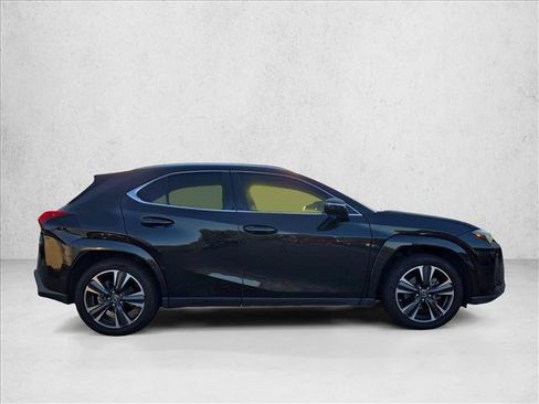 Used 2022 Lexus UX 200 w/ Premium Package FWD image 4