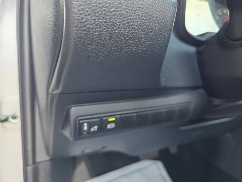 Used 2025 Toyota Corolla LE FWD image 17