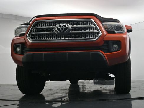 Used 2016 Toyota Tacoma TRD Off-Road w/ Towing Package AWD/4WD image 19