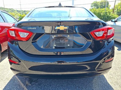 Used 2018 Chevrolet Cruze LS FWD image 5