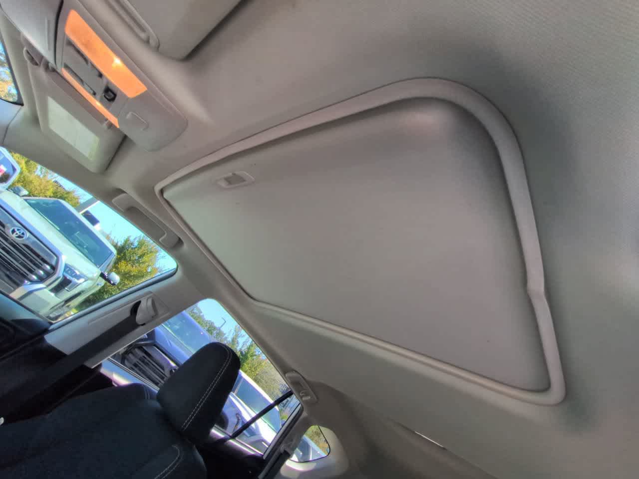 Used 2018 Toyota RAV4 XLE FWD image 19