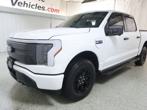 Used 2025 Ford F150 Lightning XLT image 2