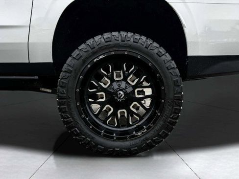 Used 2021 Chevrolet Suburban Z71 image 56