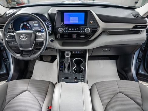 Certified 2023 Toyota Highlander LE image 22