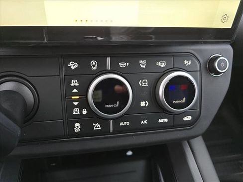 New 2026 Land Rover Defender 110 X-Dynamic SE image 22