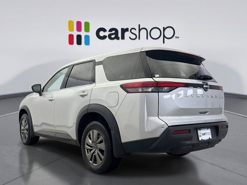 Used 2024 Nissan Pathfinder S image 3