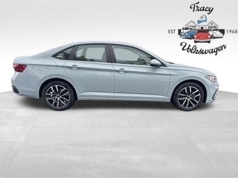 New 2025 Volkswagen Jetta SE image 8