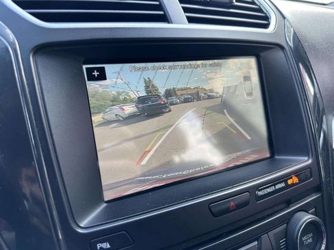 Used 2017 Ford Explorer XLT w/ Equipment Group 202A AWD/4WD image 31