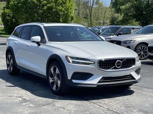 Used 2020 Volvo V60 T5 Cross Country w/ Protection Package Premier AWD/4WD image 3