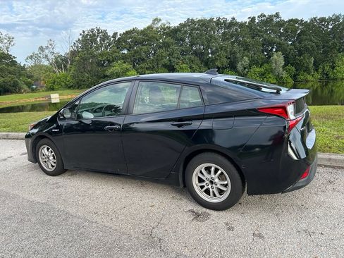 Used 2021 Toyota Prius LE FWD image 4