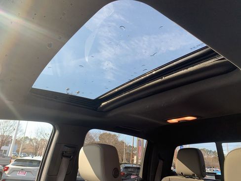 Used 2024 Chevrolet Colorado ZR2 w/ Technology Package image 19