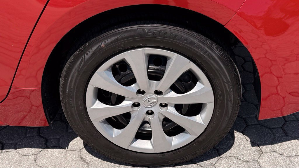 Used 2021 Toyota Corolla LE FWD image 18