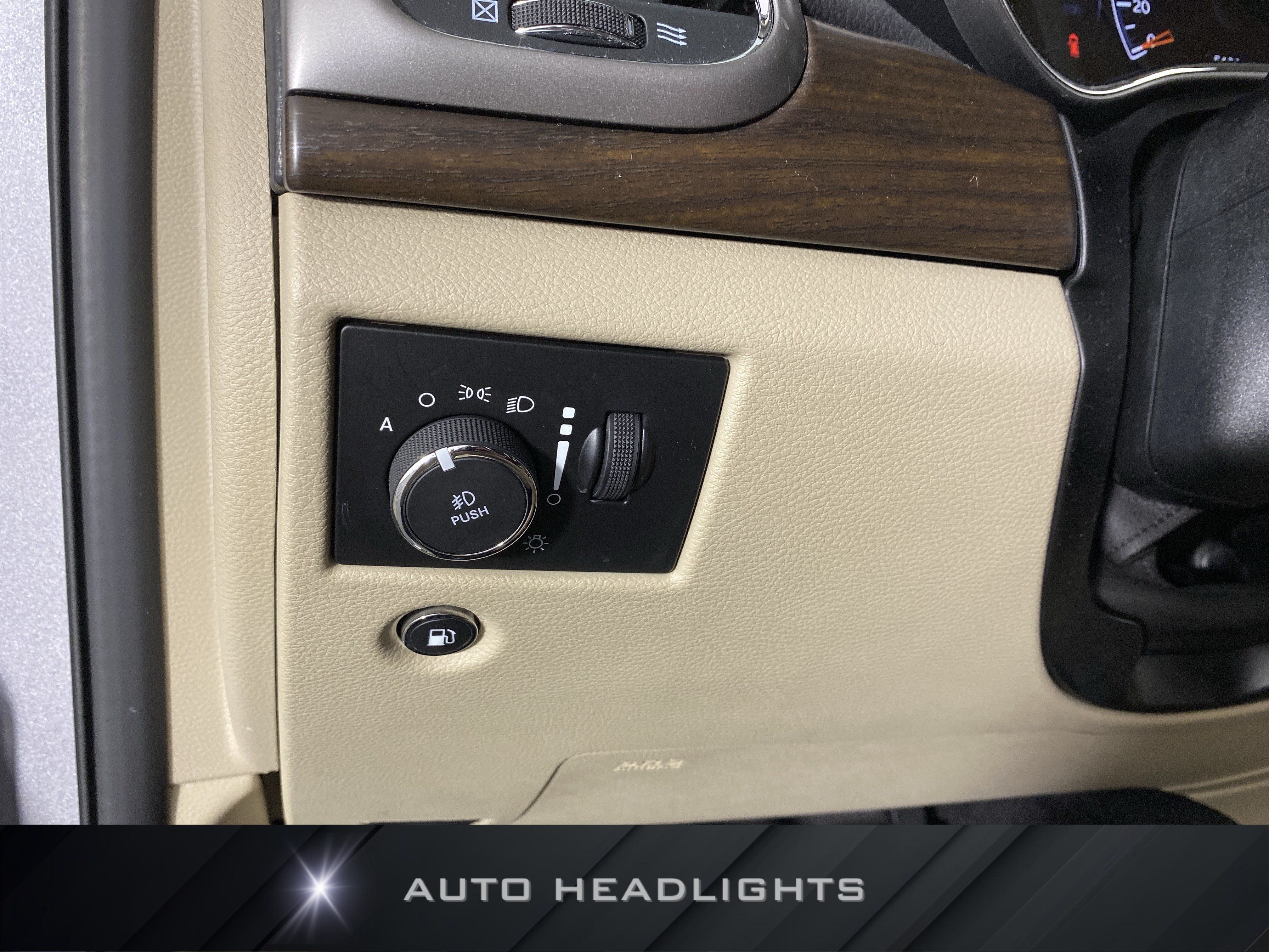 Used 2018 Jeep Grand Cherokee Laredo AWD/4WD image 24