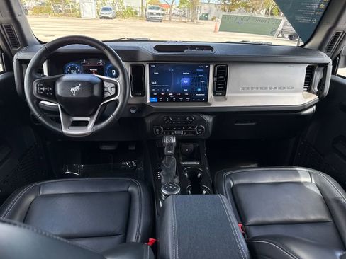 Used 2025 Ford Bronco Outer Banks image 6