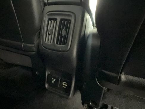 Used 2018 Jeep Compass Limited w/ Navigation Group AWD/4WD image 23