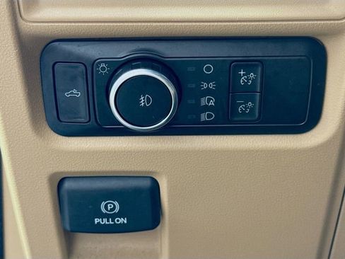 Used 2023 Ford F150 XLT AWD/4WD image 12