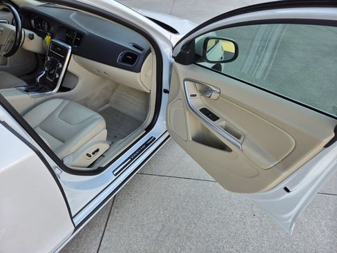 Used 2015 Volvo V60 T5 Premier FWD image 19