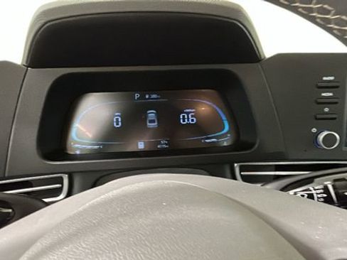 Certified 2025 Hyundai Elantra Sport FWD image 18