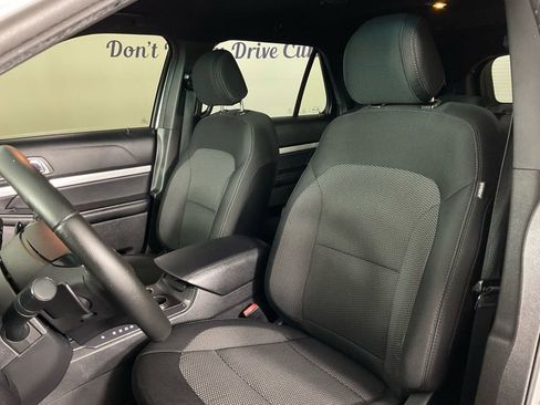 Used 2017 Ford Explorer XLT image 14