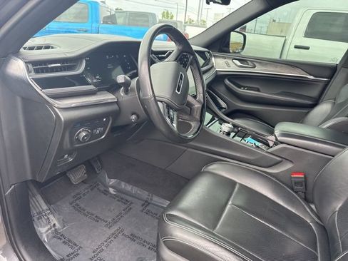 Used 2023 Jeep Grand Cherokee Overland w/ Advanced Protech Group III AWD/4WD image 19