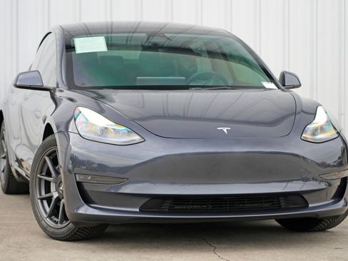 Used 2023 Tesla Model 3 Standard Range image 4