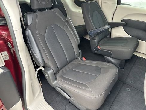 Certified 2023 Chrysler Voyager LX FWD image 17