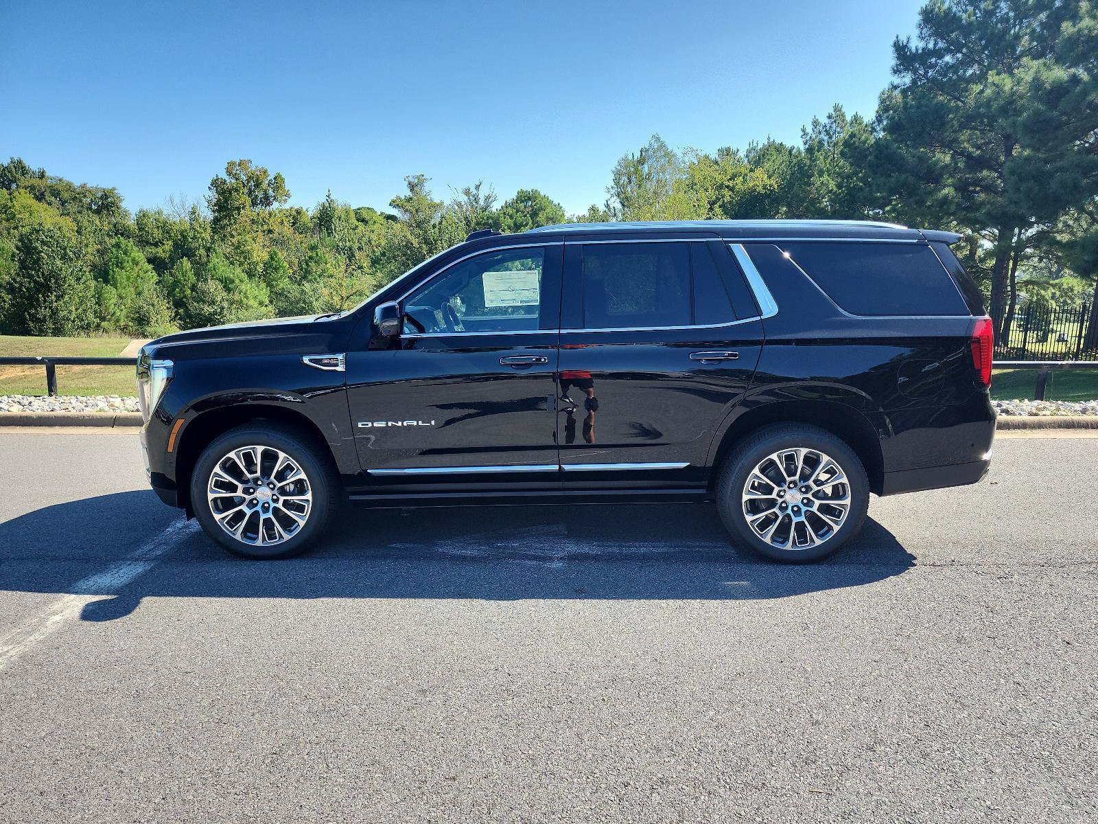 New 2027 GMC Yukon Denali w/ Sun & Power Step Package AWD/4WD image 2