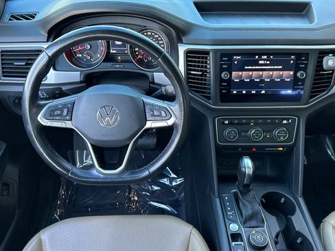 Used 2020 Volkswagen Atlas Cross Sport SE w/ Panoramic Sunroof Package AWD/4WD image 16