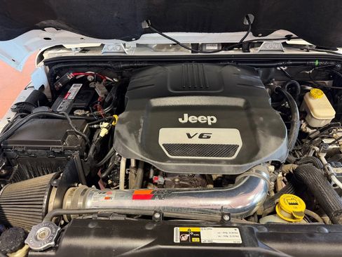 Used 2013 Jeep Wrangler Unlimited Sport AWD/4WD image 39