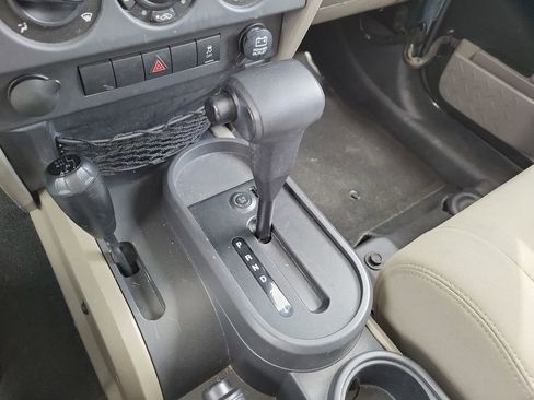 Used 2010 Jeep Wrangler Unlimited Sahara AWD/4WD image 20
