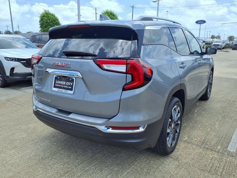 Used 2024 GMC Terrain SLT FWD image 4