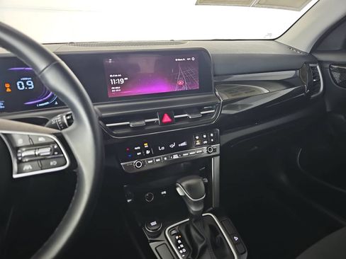 Used 2025 Kia Seltos S FWD image 19