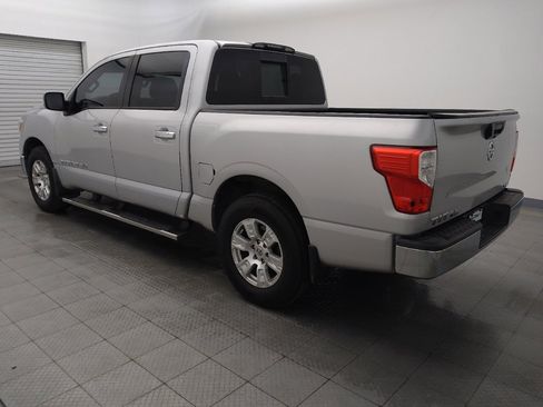 Used 2018 Nissan Titan SV image 3
