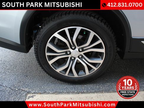 Used 2017 Mitsubishi Outlander SEL AWD/4WD image 35