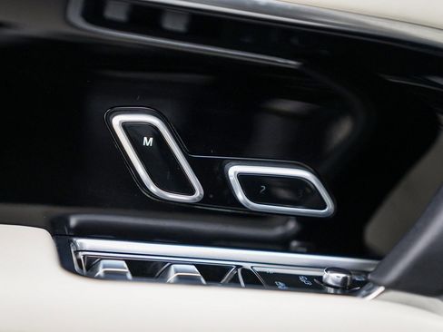 Used 2023 Land Rover Range Rover SE image 19