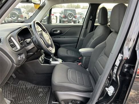 Certified 2022 Jeep Renegade Latitude w/ Convenience Group image 4