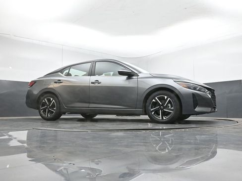 Used 2024 Nissan Sentra SV image 43